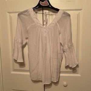 IZ Byer Boho flowy white top